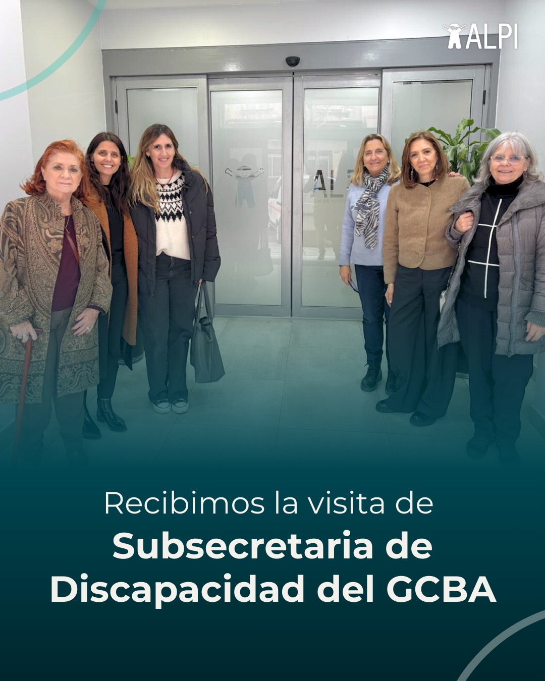 Recibimos en nuestra sede de Soler a @sofia.torroba , Subsecretaria de Discapacidad del Gobierno de la Ciudad de Buenos Aires @badiscapacidad , junto a su equipo, en el marco de una reunión centrada en la accesibilidad urbana.
Durante el encuentro también dialogamos sobre el Mapa de Accesibilidad, una herramienta que facilita la identificación de espacios inclusivos.
Participaron Teresa González Fernández, presidente de ALPI; Adriana Vaccaro, vicepresidente; y el equipo del área de Accesibilidad. Fue una reunión muy positiva que refuerza nuestro compromiso con una sociedad más inclusiva.
#ALPI #Accesibilidad #Discapacidad #TrabajoConjunto #AccesibilidadUrbana #Inclusión